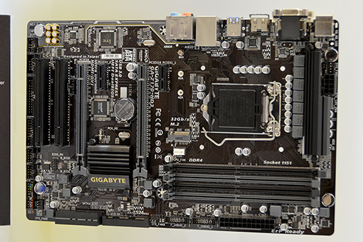 画像ギャラリー No.013のサムネイル画像 / ［COMPUTEX］Intelの次世代CPU「Skylake」対応マザーボードが展示される。発売は夏の終わり頃か