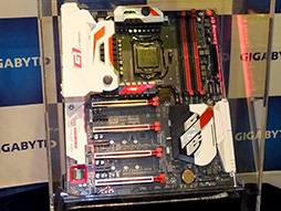 画像ギャラリー No.024のサムネイル画像 / 「Intel Z170」搭載のゲーマー向けマザーボードを各社が発表。高速化されたM.2スロットやUSB 3.1 Type-A&Cポート搭載が標準に