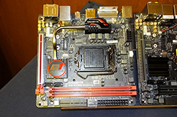 画像ギャラリー No.027のサムネイル画像 / 「Intel Z170」搭載のゲーマー向けマザーボードを各社が発表。高速化されたM.2スロットやUSB 3.1 Type-A&Cポート搭載が標準に