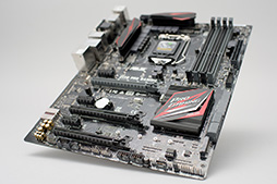画像ギャラリー No.002のサムネイル画像 / 「Z170 PRO GAMING」を細かくチェック。2万円台半ばで買えるASUSのゲーマー向けマザーは新たな定番になるかも