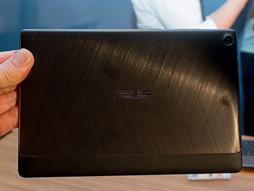 画像ギャラリー No.008のサムネイル画像 / ［COMPUTEX］Zenシリーズの多機能タブレットと自撮り特化型スマートフォン，iMac風オールインワンPCを総ざらい。ASUSイベントレポート