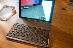 画像ギャラリー No.016のサムネイル画像 / ［COMPUTEX］Zenシリーズの多機能タブレットと自撮り特化型スマートフォン，iMac風オールインワンPCを総ざらい。ASUSイベントレポート