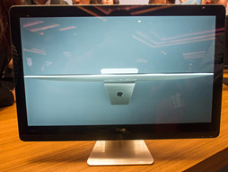画像ギャラリー No.034のサムネイル画像 / ［COMPUTEX］Zenシリーズの多機能タブレットと自撮り特化型スマートフォン，iMac風オールインワンPCを総ざらい。ASUSイベントレポート