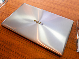 画像ギャラリー No.004のサムネイル画像 / ［COMPUTEX］ハイスペックなUltrabookやSurface風2-in-1，そしてZenfone新作など。ASUSの「非ゲーム系」新製品を総ざらい