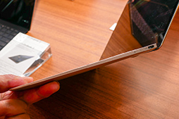 画像ギャラリー No.005のサムネイル画像 / ［COMPUTEX］ハイスペックなUltrabookやSurface風2-in-1，そしてZenfone新作など。ASUSの「非ゲーム系」新製品を総ざらい