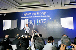 画像ギャラリー No.009のサムネイル画像 / ［COMPUTEX］ハイスペックなUltrabookやSurface風2-in-1，そしてZenfone新作など。ASUSの「非ゲーム系」新製品を総ざらい