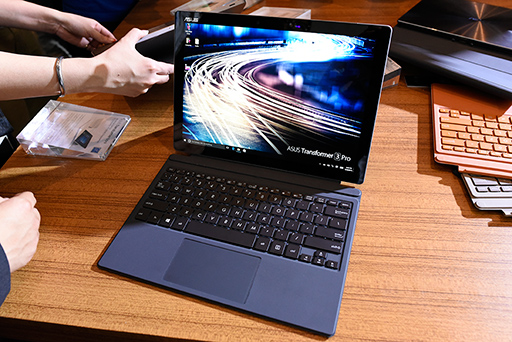 画像ギャラリー No.067のサムネイル画像 / ［COMPUTEX］ハイスペックなUltrabookやSurface風2-in-1，そしてZenfone新作など。ASUSの「非ゲーム系」新製品を総ざらい