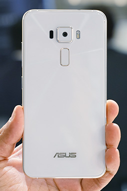 画像ギャラリー No.006のサムネイル画像 / ASUSの新型スマホ「ZenFone 3」と「ZenFone 3 Deluxe」の下位モデルをテスト。最新のミドルクラス端末はゲームもよく動く