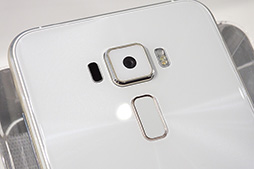 画像ギャラリー No.012のサムネイル画像 / ASUSの新型スマホ「ZenFone 3」と「ZenFone 3 Deluxe」の下位モデルをテスト。最新のミドルクラス端末はゲームもよく動く