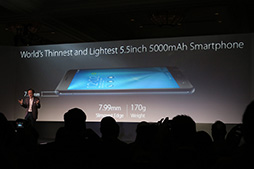 画像ギャラリー No.011のサムネイル画像 / ［CES 2017］ASUS，新型スマホ「ZenFone AR」を2017年第2四半期に発売。VR の「Daydream」とARの「Tango」に両対応