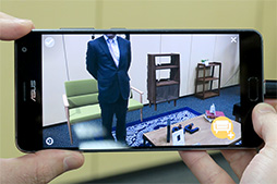 画像ギャラリー No.017のサムネイル画像 / ASUS，GoogleのVR技術とAR技術に両対応のスマートフォン「ZenFone AR」を2017年夏発売