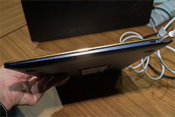画像ギャラリー No.013のサムネイル画像 / ［COMPUTEX］ASUSの新型ZenBookは，GTX 1050 Ti搭載モデルや外付けグラフィックスボックス対応薄型ノートPCに注目だ