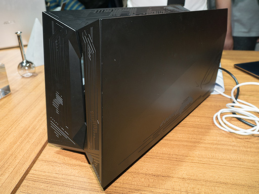 画像ギャラリー No.019のサムネイル画像 / ［COMPUTEX］ASUSの新型ZenBookは，GTX 1050 Ti搭載モデルや外付けグラフィックスボックス対応薄型ノートPCに注目だ
