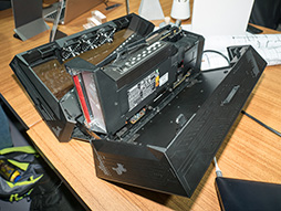 画像ギャラリー No.020のサムネイル画像 / ［COMPUTEX］ASUSの新型ZenBookは，GTX 1050 Ti搭載モデルや外付けグラフィックスボックス対応薄型ノートPCに注目だ