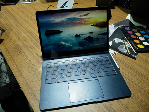 画像ギャラリー No.022のサムネイル画像 / ［COMPUTEX］ASUSの新型ZenBookは，GTX 1050 Ti搭載モデルや外付けグラフィックスボックス対応薄型ノートPCに注目だ