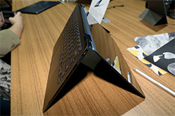 画像ギャラリー No.025のサムネイル画像 / ［COMPUTEX］ASUSの新型ZenBookは，GTX 1050 Ti搭載モデルや外付けグラフィックスボックス対応薄型ノートPCに注目だ