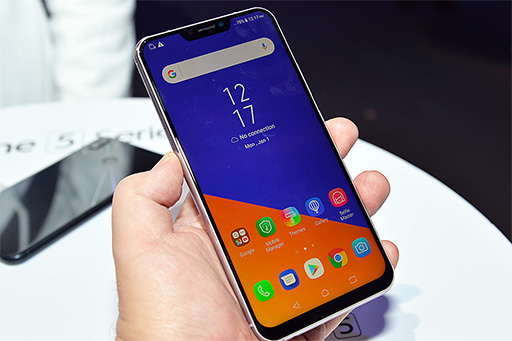画像ギャラリー No.008のサムネイル画像 / ASUS，新型スマートフォン「ZenFone 5」シリーズ3機種を発表。ハイエンドの「ZenFone 5Z」はSnapdragon 845搭載で479ユーロに