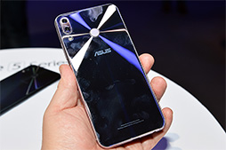 画像ギャラリー No.011のサムネイル画像 / ASUS，新型スマートフォン「ZenFone 5」シリーズ3機種を発表。ハイエンドの「ZenFone 5Z」はSnapdragon 845搭載で479ユーロに