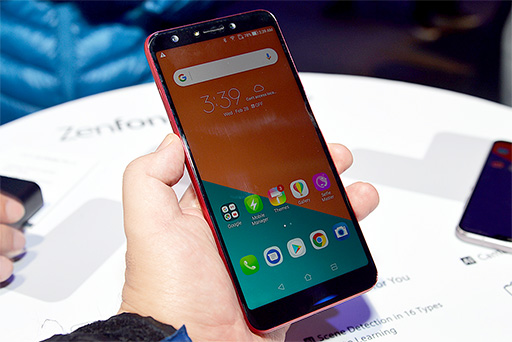 画像ギャラリー No.024のサムネイル画像 / ASUS，新型スマートフォン「ZenFone 5」シリーズ3機種を発表。ハイエンドの「ZenFone 5Z」はSnapdragon 845搭載で479ユーロに