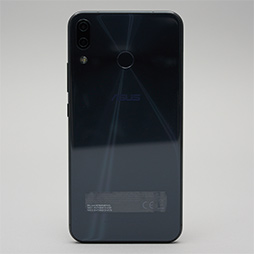 画像ギャラリー No.008のサムネイル画像 / ASUSの新ミドルクラススマートフォン「ZenFone 5」レビュー。性能怪獣ではないが，なんでもそつなくこなせる狙い目の1台だ