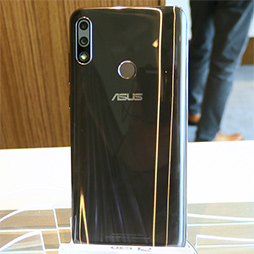 画像ギャラリー No.007のサムネイル画像 / ASUS,「ZenFone Max(M2)」「ZenFone Max Pro(M2)」を国内発売。大容量バッテリー搭載のミドルクラス市場向けスマートフォン