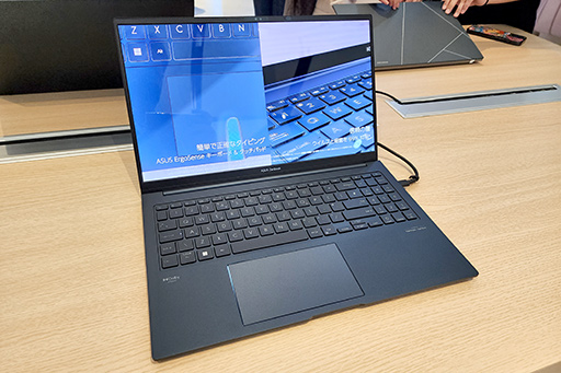 画像ギャラリー No.027のサムネイル画像 / ASUSが有機ELディスプレイ搭載ノートで大攻勢。重さ1kgの薄型軽量マシンから，ゲームにも使えるハイエンドPCまで多数を発表