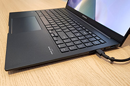 画像ギャラリー No.029のサムネイル画像 / ASUSが有機ELディスプレイ搭載ノートで大攻勢。重さ1kgの薄型軽量マシンから，ゲームにも使えるハイエンドPCまで多数を発表