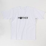 画像ギャラリー No.004のサムネイル画像 / 「MOTHER」のロゴTシャツが登場。公式トリビュートコミックとどせいさんのコットンバッグの先行発売日と同じ6月12日から取り扱い