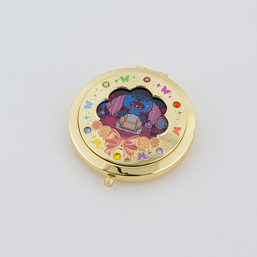画像ギャラリー No.022のサムネイル画像 / 「MOTHER」シリーズよりマジプシーのコンパクトミラーなど新商品が登場。「おくりもの」をテーマにしたお店を12月18日より期間限定オープン