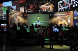 画像ギャラリー No.008のサムネイル画像 / ［TGS 2015］「ウイニングイレブン 2016」プレイレポート。イメージどおりに動く操作性と戦術プランの組み立てが楽しい作品に