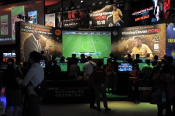 画像ギャラリー No.009のサムネイル画像 / ［TGS 2015］「ウイニングイレブン 2016」プレイレポート。イメージどおりに動く操作性と戦術プランの組み立てが楽しい作品に