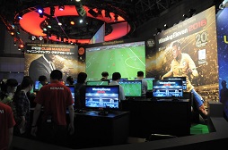 画像ギャラリー No.010のサムネイル画像 / ［TGS 2015］「ウイニングイレブン 2016」プレイレポート。イメージどおりに動く操作性と戦術プランの組み立てが楽しい作品に