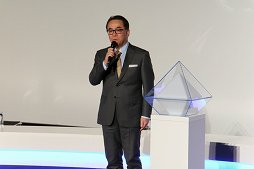 画像ギャラリー No.003のサムネイル画像 / 「ファイナルファンタジー生誕30周年 Opening Ceremony」をレポート。シリーズ各タイトルの最新情報と，1年を通じて行われる記念施策の数々が発表に