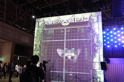 画像ギャラリー No.003のサムネイル画像 / ［TGS 2015］原寸大のトリコとたわむれる夢の体験。SCEブースにある「人喰いの大鷲トリコ」の巨大スクリーンを見逃すな