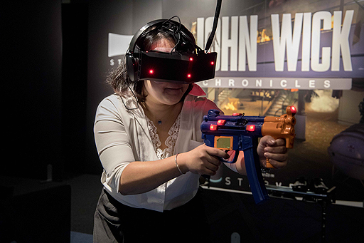 画像ギャラリー No.003のサムネイル画像 / 「5K解像度で視野角210度」なVR HMD「StarVR」が日本上陸。体験エリア「SEGA VR AREA SHINJUKU」がセガ 新宿歌舞伎町内に本日登場