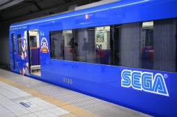 画像ギャラリー No.007のサムネイル画像 / ラッピング電車「京急セガトレイン」が本日運行開始。羽田空港で行われた撮影会&「ぷよぷよ」細山田水紀氏への囲み取材レポート