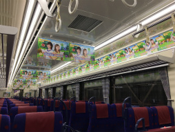 画像ギャラリー No.012のサムネイル画像 / ラッピング電車「京急セガトレイン」が本日運行開始。羽田空港で行われた撮影会&「ぷよぷよ」細山田水紀氏への囲み取材レポート