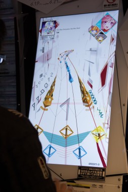 画像ギャラリー No.004のサムネイル画像 / BEMANIシリーズ最新作「MÚSECA」ロケテストレポート。5つの“スピナー”とフットペダルで操作する,グラフィカルな新感覚リズムゲーム