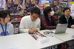 画像ギャラリー No.003のサムネイル画像 / 「GOD EATER RESURRECTION」が本日発売。開発スタッフによる発売記念サイン会をレポート