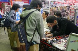 画像ギャラリー No.005のサムネイル画像 / 「GOD EATER RESURRECTION」が本日発売。開発スタッフによる発売記念サイン会をレポート