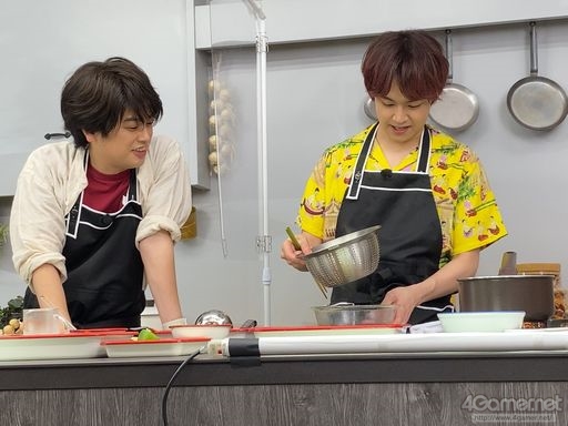 画像ギャラリー No.009のサムネイル画像 / 「あんスタ！！」CAFE CINNAMON ニキズキッチン第4回収録現場の潜入レポート。山口智広さん＆大須賀純さんがトムヤムクンをつくる！