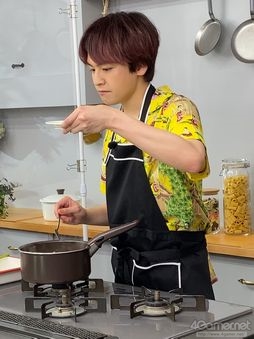画像ギャラリー No.011のサムネイル画像 / 「あんスタ！！」CAFE CINNAMON ニキズキッチン第4回収録現場の潜入レポート。山口智広さん＆大須賀純さんがトムヤムクンをつくる！