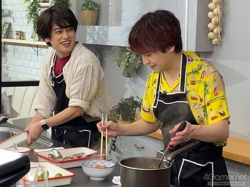 画像ギャラリー No.013のサムネイル画像 / 「あんスタ！！」CAFE CINNAMON ニキズキッチン第4回収録現場の潜入レポート。山口智広さん＆大須賀純さんがトムヤムクンをつくる！