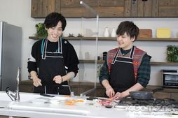 画像ギャラリー No.004のサムネイル画像 / 「あんスタ!!」配信番組「CAFE CINNAMON ニキズキッチン」第7回収録現場に潜入レポート。餅つき&おもちピザに挑戦!