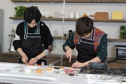 画像ギャラリー No.005のサムネイル画像 / 「あんスタ!!」配信番組「CAFE CINNAMON ニキズキッチン」第7回収録現場に潜入レポート。餅つき&おもちピザに挑戦!
