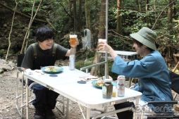画像ギャラリー No.023のサムネイル画像 / 「あんスタ!!」配信番組「CAFE CINNAMON ニキズキッチン」第11回収録現場に潜入レポート。7珍味があんさんぶるしたシークカバブをつくる