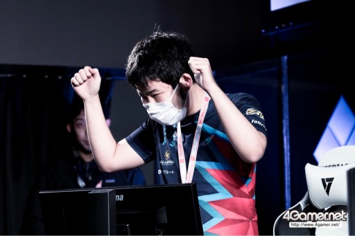 画像ギャラリー No.002のサムネイル画像 / ［EVO Japan］「BLAZBLUE CENTRALFICTION」部門はフェンリっち選手が優勝