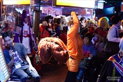 画像ギャラリー No.028のサムネイル画像 / アークシステムワークス「HALLOWEEN PARTY」が今年も開催。森Pも駆けつけ，大いに盛り上がった「BLAZBLUE DAY」フォトレポート