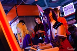画像ギャラリー No.033のサムネイル画像 / アークシステムワークス「HALLOWEEN PARTY」が今年も開催。森Pも駆けつけ，大いに盛り上がった「BLAZBLUE DAY」フォトレポート