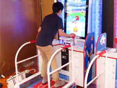 「マリオ＆ソニック AT リオオリンピック アーケード エディション（仮称）」のロケテストが実施中。体感型筐体でダイナミックにプレイできる